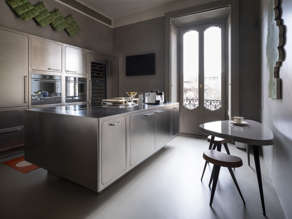 Industrial-Style Kitchens: Where Tradition and Innovation Blend